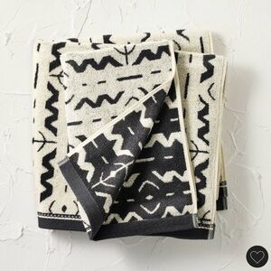JUNGALOW x OPALHOUSE NWT 2pc vertical thorns bath & hand towel set black/white.
